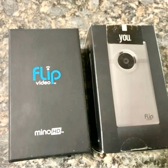 Camcorder FLIP video mini HD 8 GB memory records 120 minutes original box/papers - Picture 2 of 5